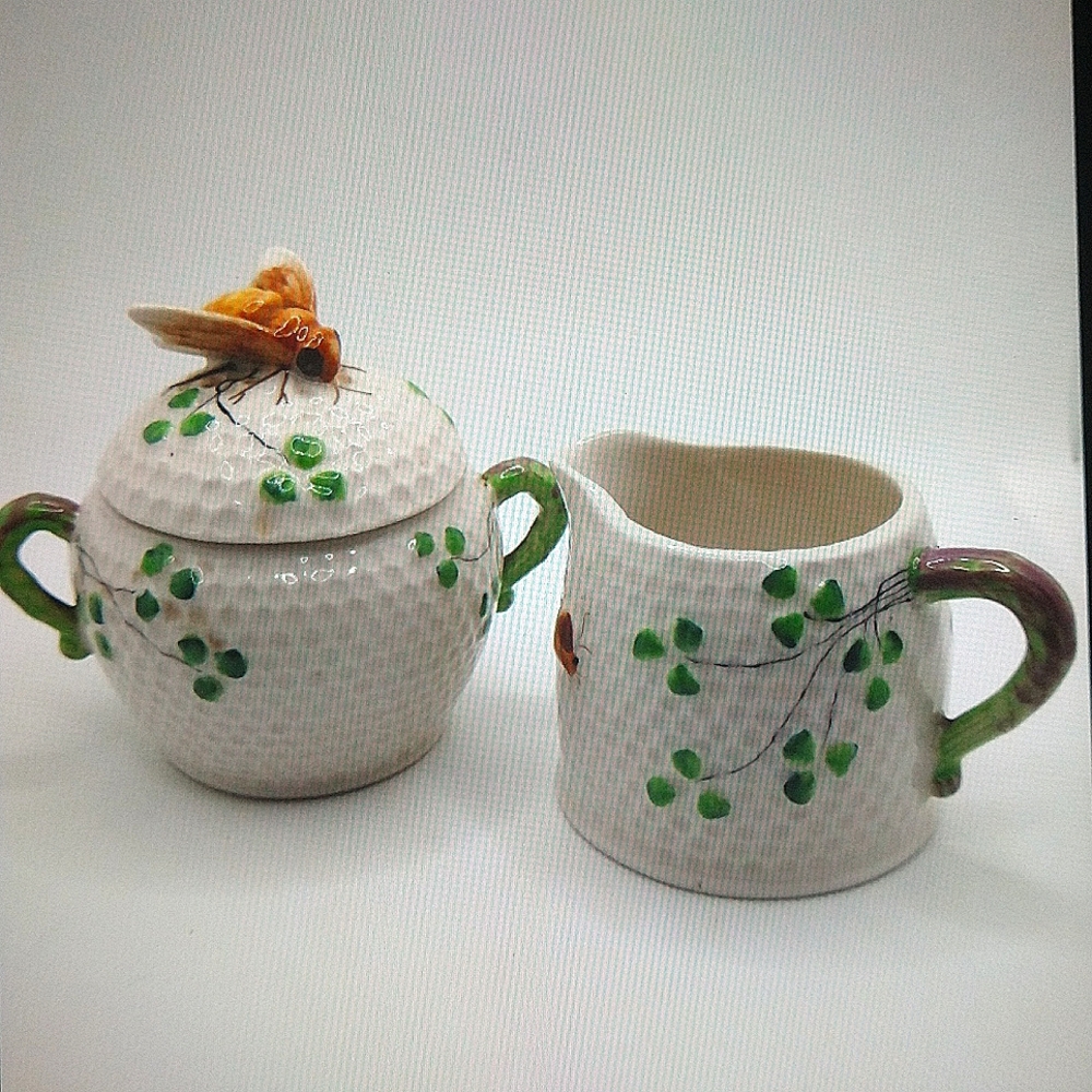 Honey Bee Cream and Sugar Set - vintage